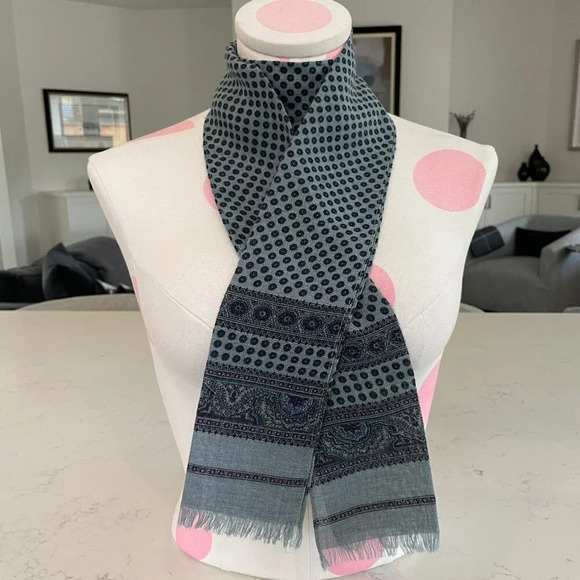 Vintage Printed Scarf (one side only) in Blue w Purple Accents no tags - Picture 2 of 7